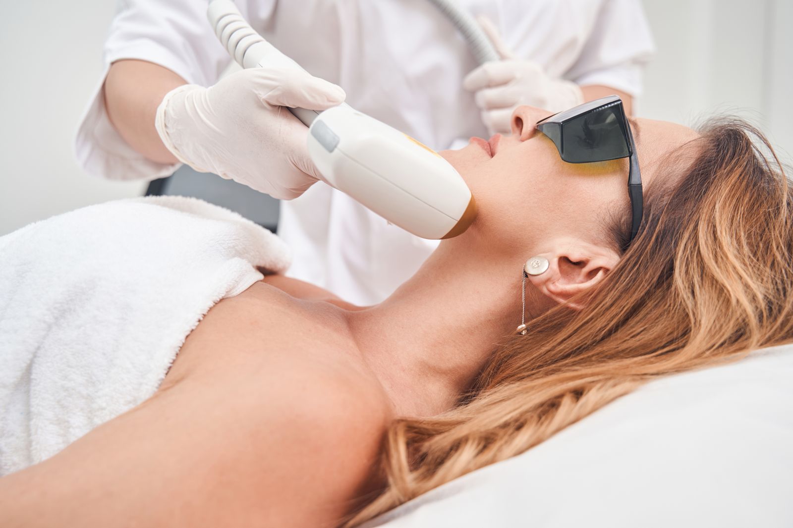 Aerolase before and after skin assessment under standardised lighting at Bar Beauty Medical Toronto